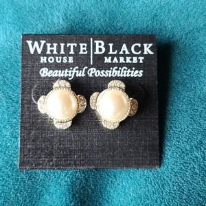 White house black market 2 in 1 pearl desearrings